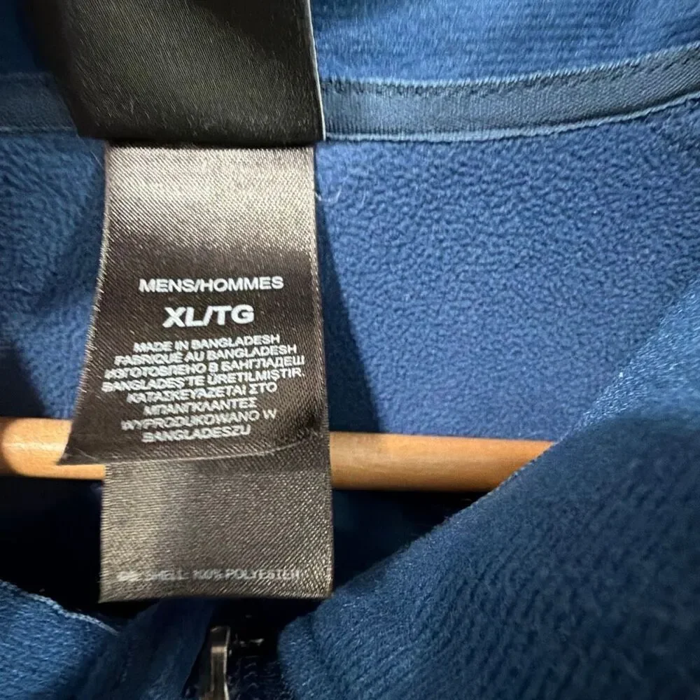 Men’s navy north face zip up jacket‎ size XL